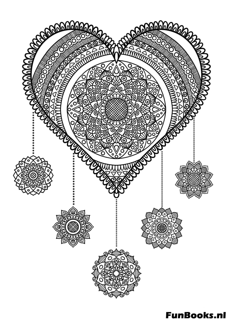 Attrape-rêves en forme de cœur style boho avec plumes pendantes coloriage pour de beaux rêves