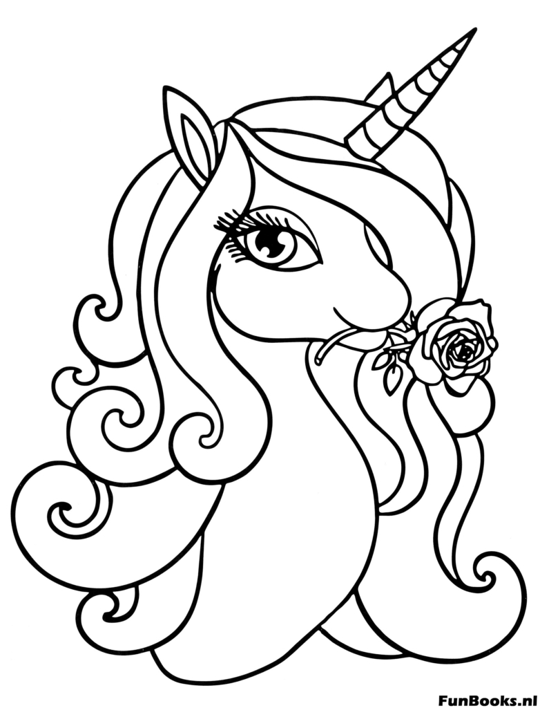 Liebliches Einhorn mit langem wehendem Haar hält eine Rosenblüte im Mund Ausmalbild